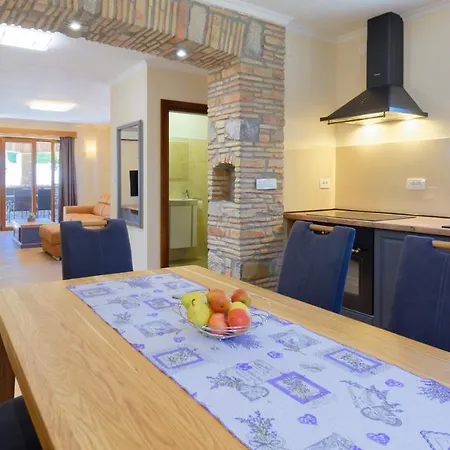 Dom wakacyjny Pahari By Rent Istria Roč