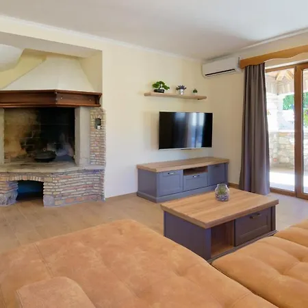 Dom wakacyjny Pahari By Rent Istria Roč