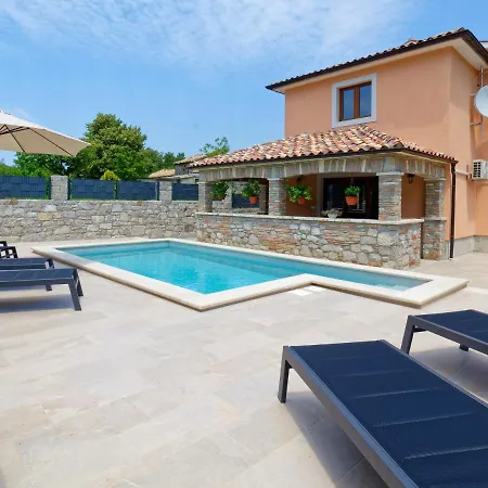 Pahari By Rent Istria Roč