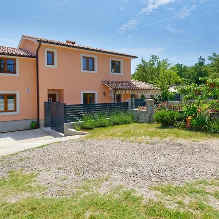Pahari By Rent Istria * Roč