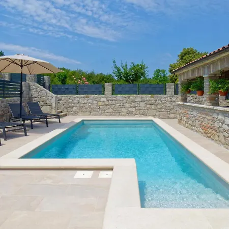 Pahari By Rent Istria Roč